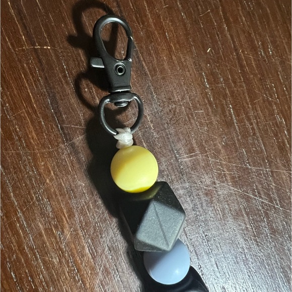 Handmade “Be Kind” Keychain ✨ - Picture 3 of 3